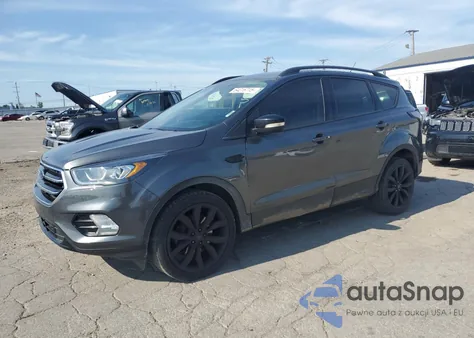 2017 Ford Escape Titanium z USA, uszkodzony, nr VIN 1FMCU9J99HUE93325
